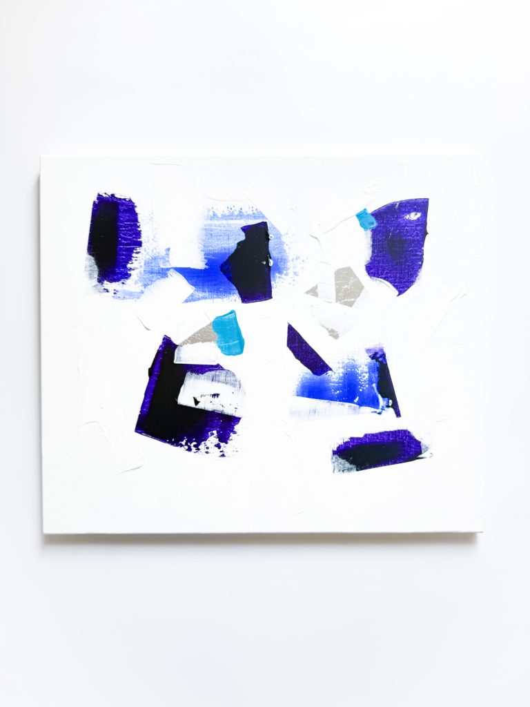 ブルーを基調としたシンプルモダンな抽象画